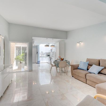 Beautiful Bungalow In Island Village 아데제 외부 사진