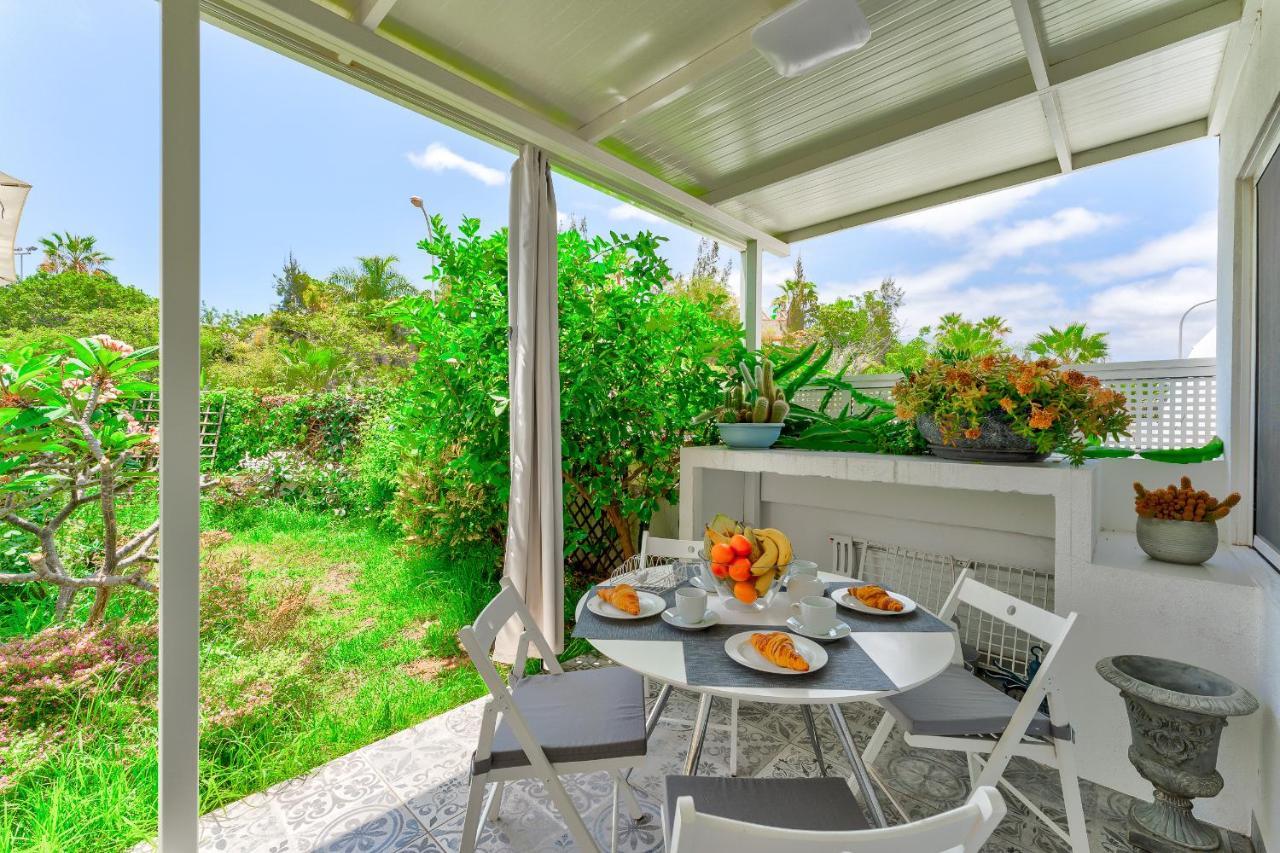 Beautiful Bungalow In Island Village 아데제 외부 사진