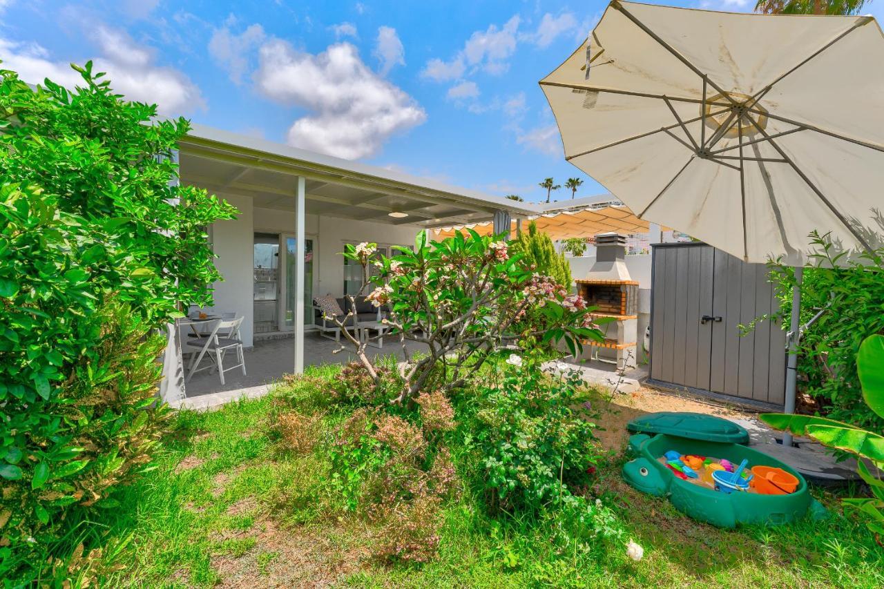 Beautiful Bungalow In Island Village 아데제 외부 사진