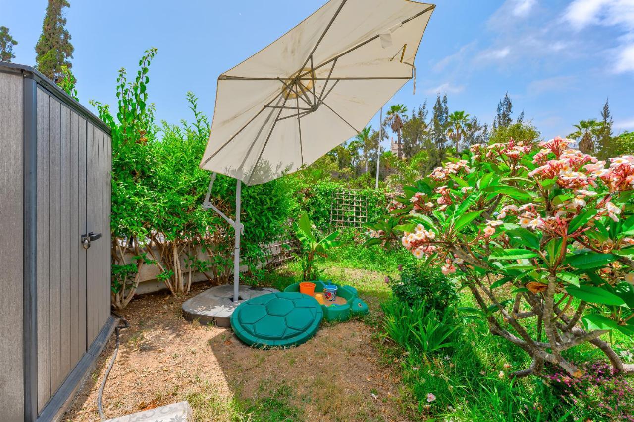 Beautiful Bungalow In Island Village 아데제 외부 사진