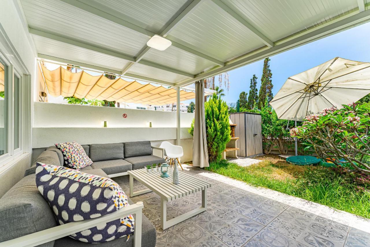 Beautiful Bungalow In Island Village 아데제 외부 사진