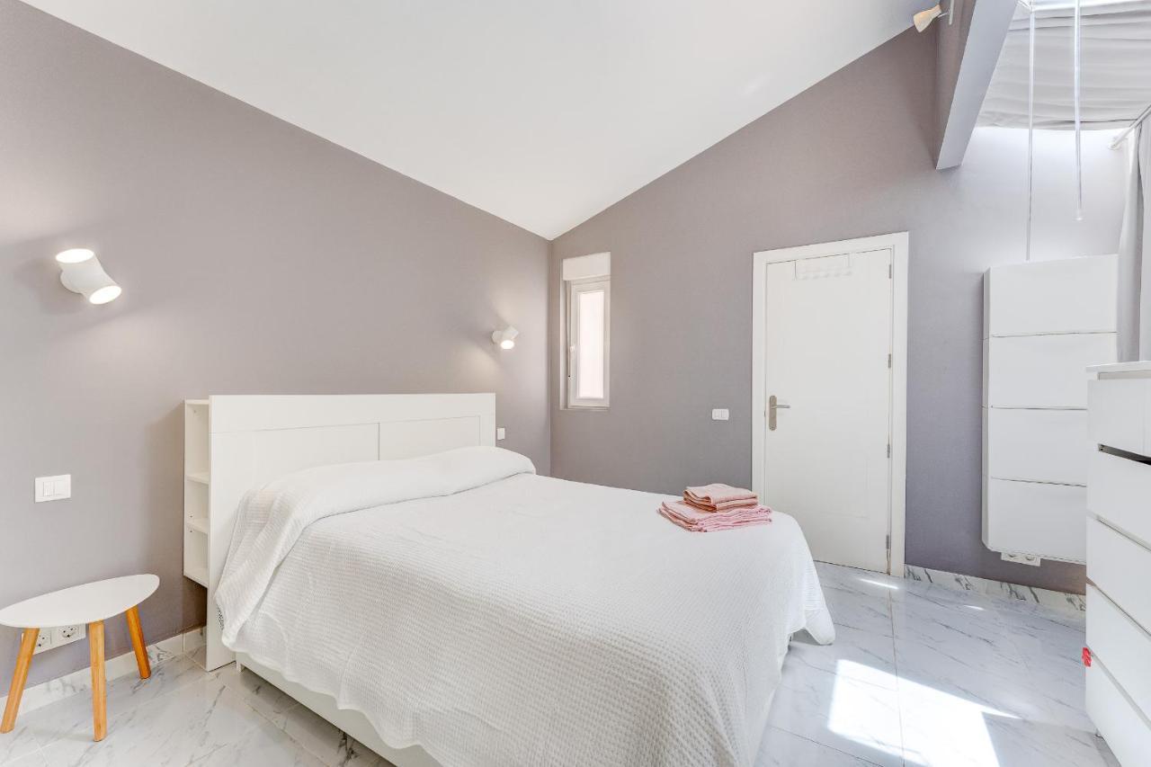 Beautiful Bungalow In Island Village 아데제 외부 사진