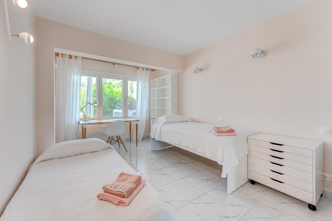 Beautiful Bungalow In Island Village 아데제 외부 사진